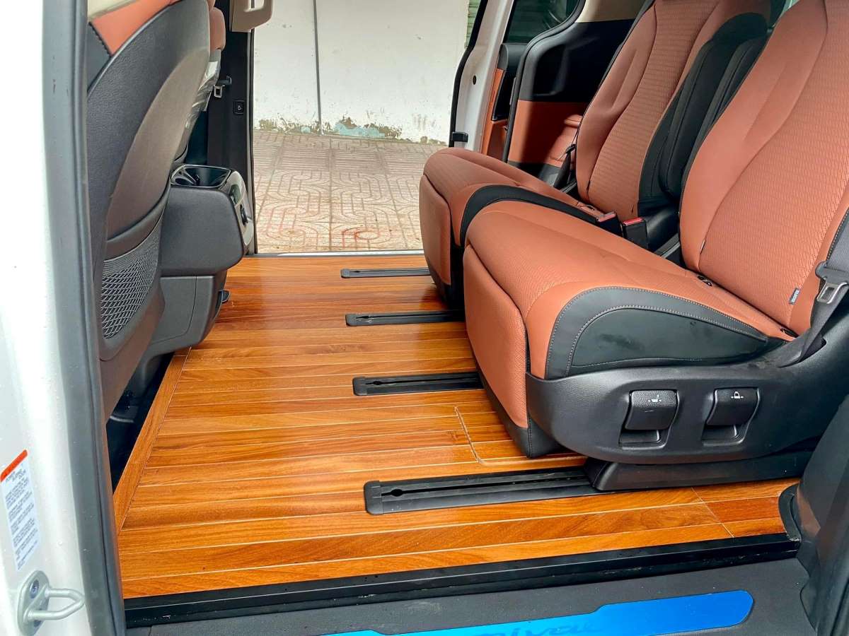 Độ sàn ô tô cho dòng MPV cao cấp