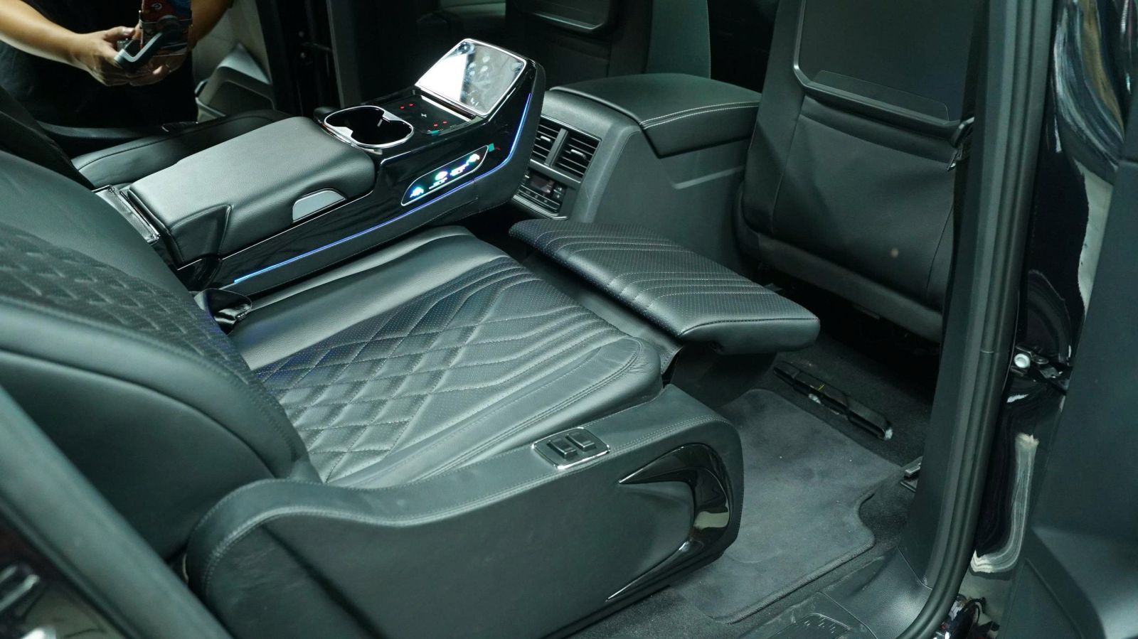 Độ ghế Limousine Canival thủ đức