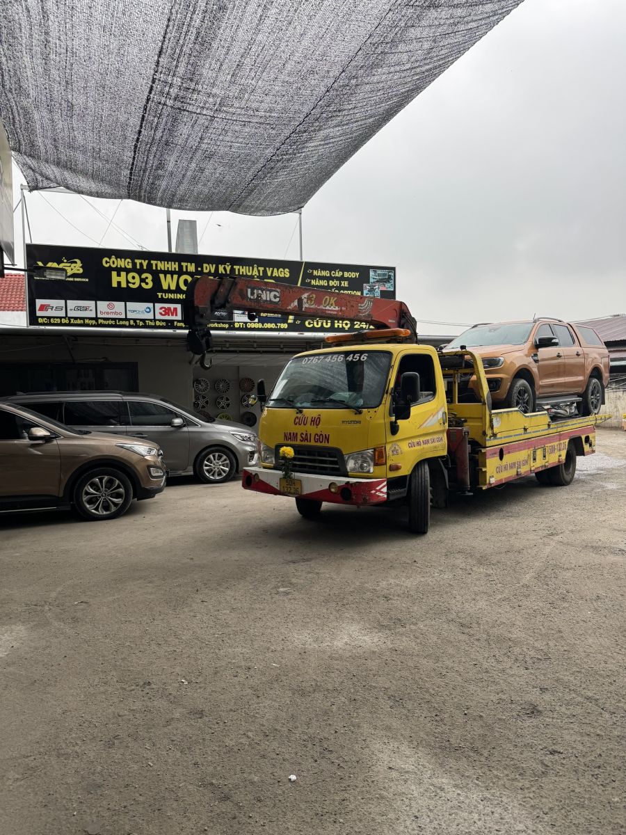 xe được cứu hộ ở thủ đức H93 workshop