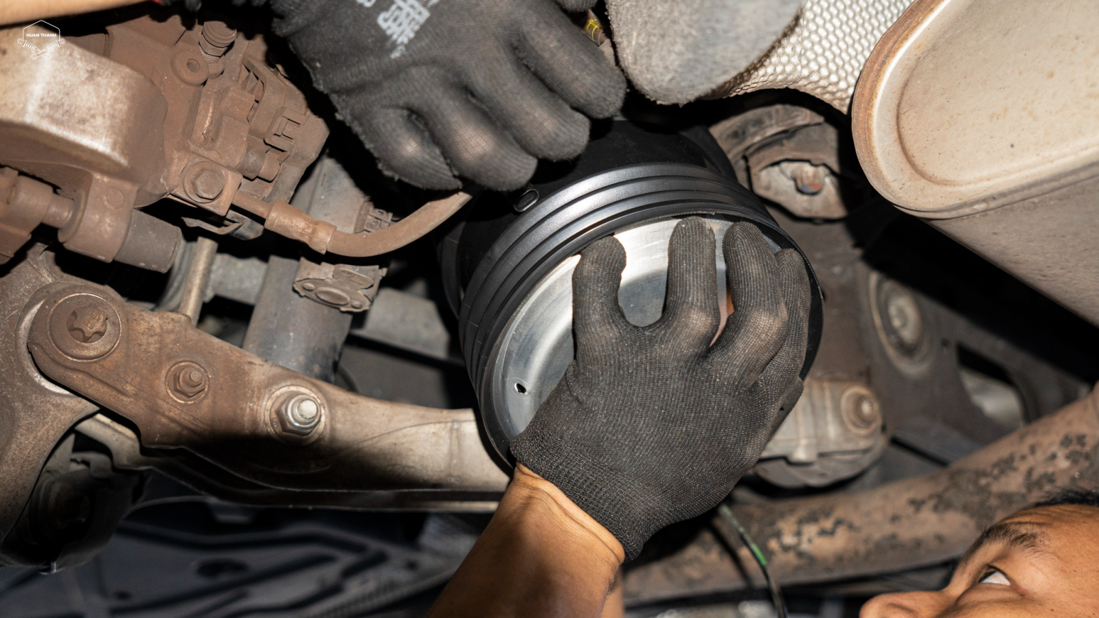 Thay Thế Bầu Giảm Xóc BMW